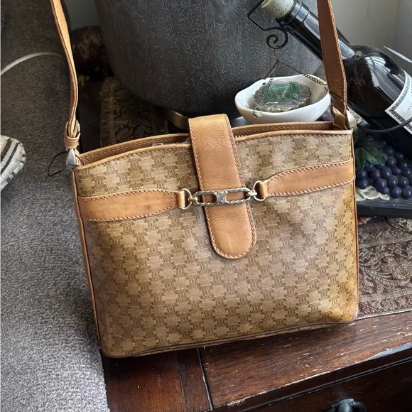 Authentic CELINE Brown macadam coated leather Patterned 3 compartments crossbody - Picture 3 of 16